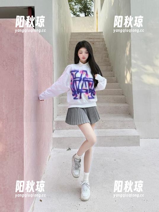 17c吃瓜 别在网页上焦虑了,17c吃瓜的瓜太香了,真想一口啃下去。
