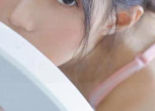 17c吃瓜苹果版，一边剥瓜一边当评论员，这画面太美！