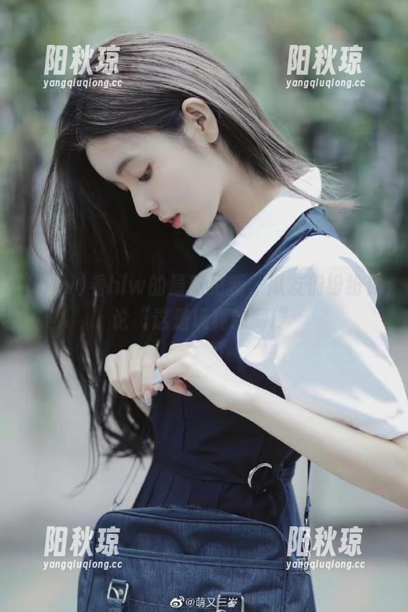 看hlw的最新更新，瓜友们纷纷评论“这是玩真的啊!”