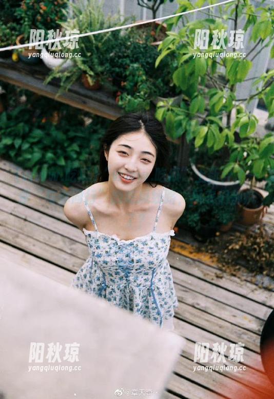 “www.吃瓜”上新开了一条“与你同行”的吃瓜线路，瓜农们都疯了？