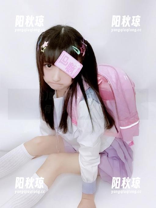 吃瓜网站里的泡泡，观看她如何化身“逗比女王”