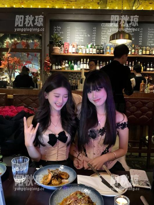 吾爱吃瓜 吾爱吃瓜,偷偷分享一些不敢在台面上说的黑料,激发你的猎奇心。