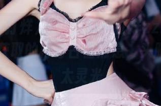 从“黑料不打烊zzzttt05”app获取的稀奇古怪消息，头脑变得不太灵光
